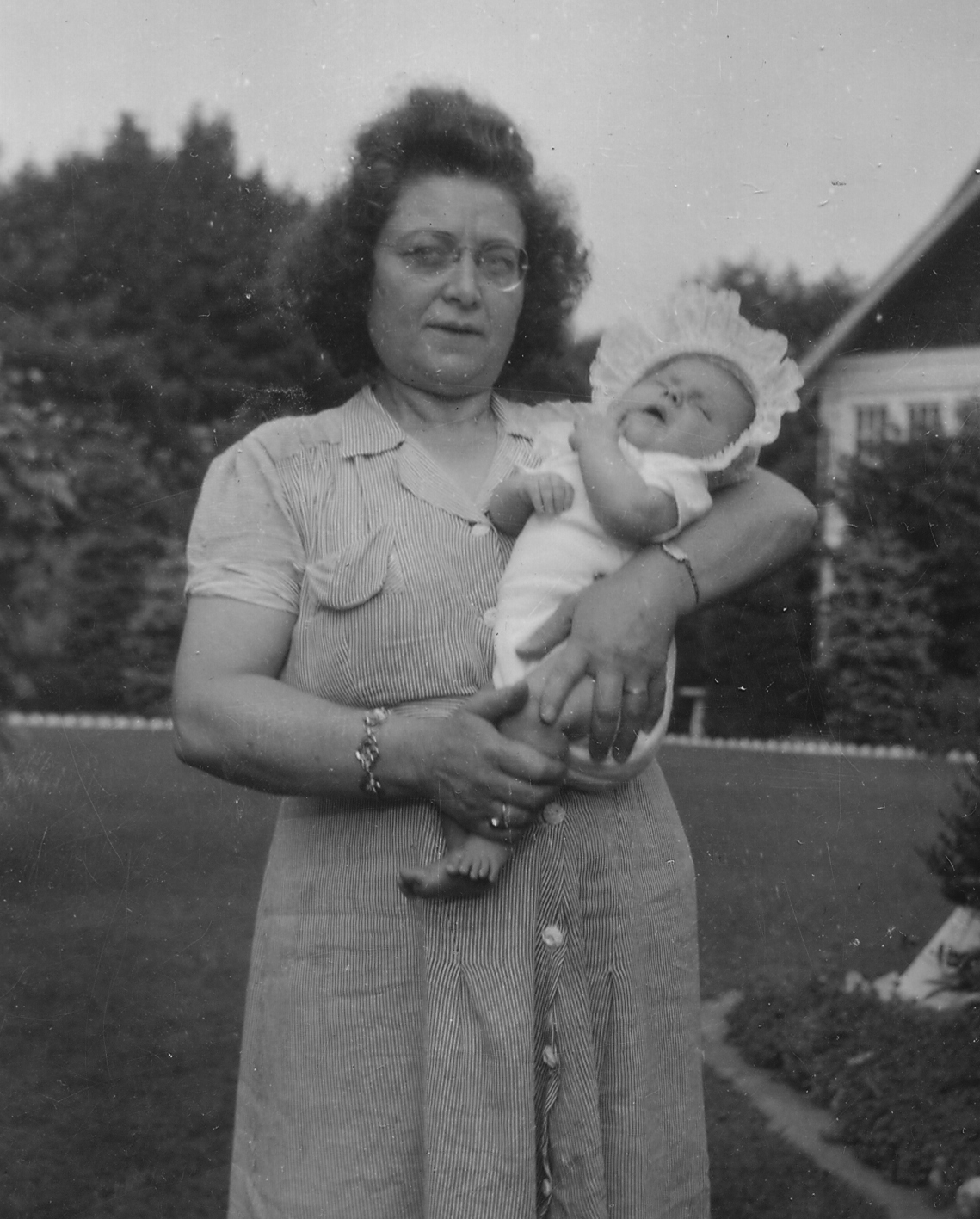 granny_baby_1930s.jpg