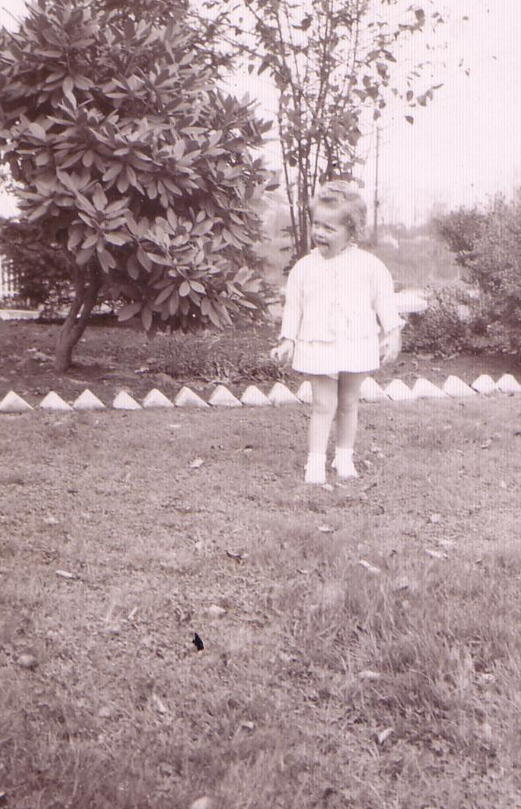 diane_scheib_1946_outside.jpg