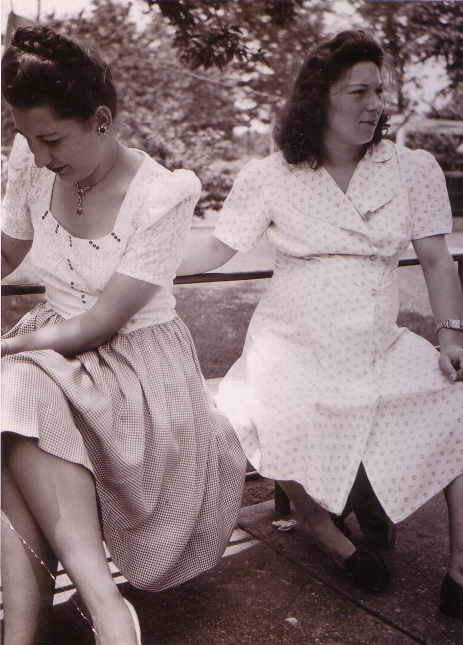 rita_1945_helen_rita_july_4.jpg