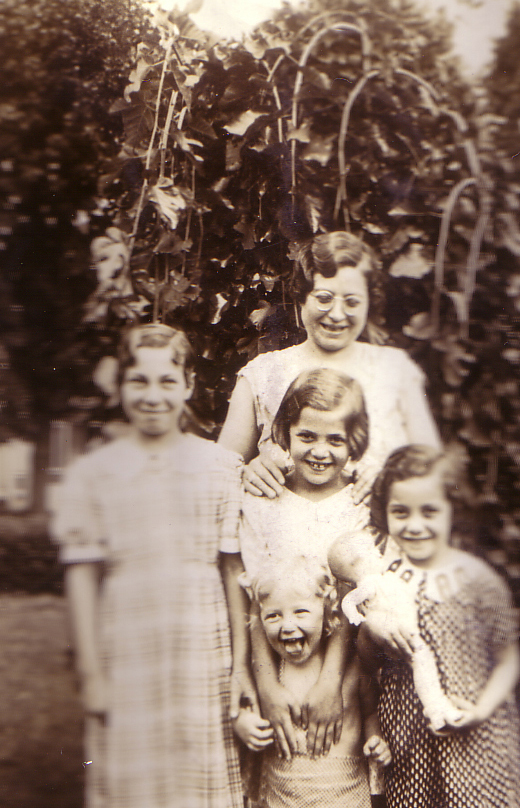 granny_grandkids_2011.jpg