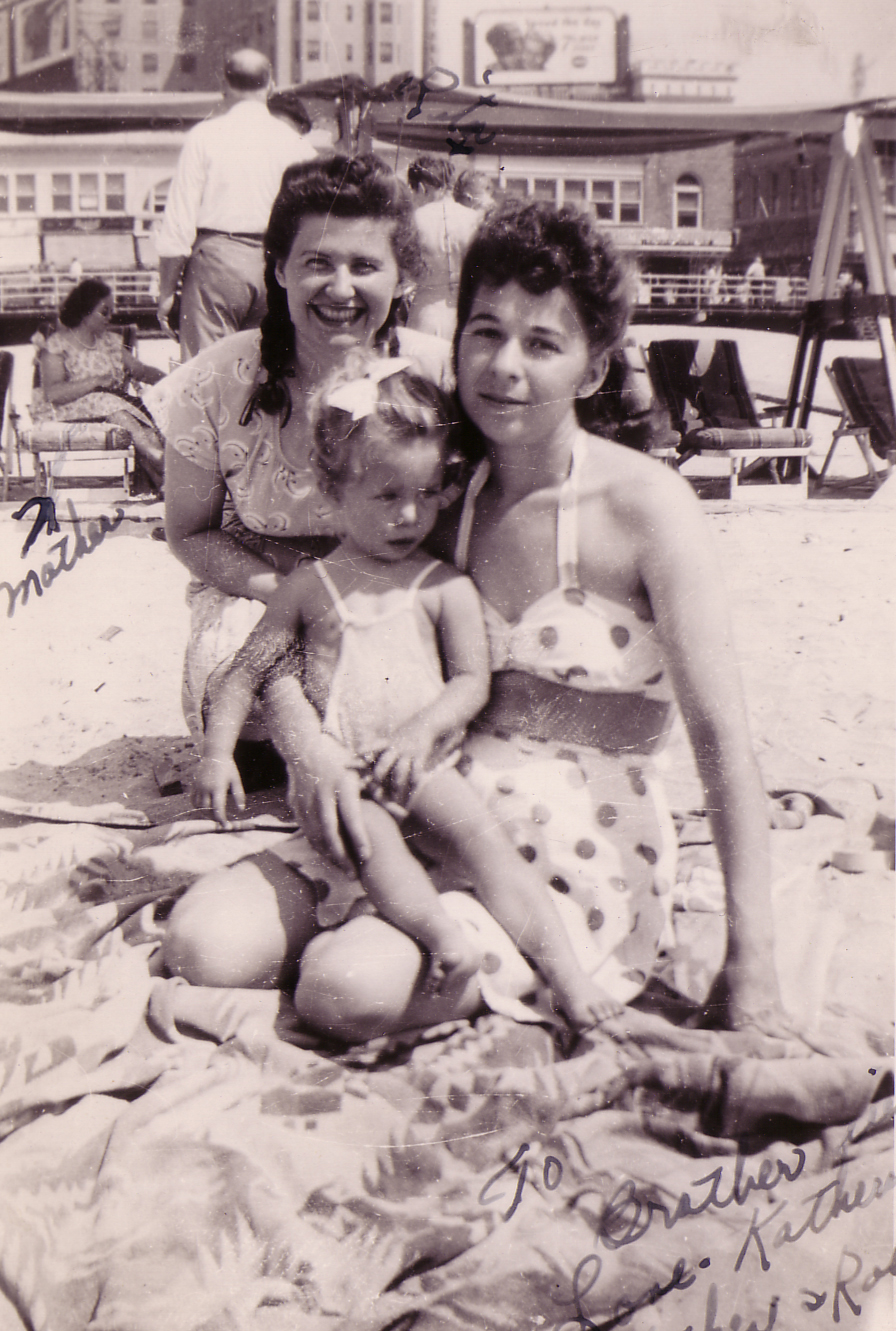 1_mombeach2.jpg