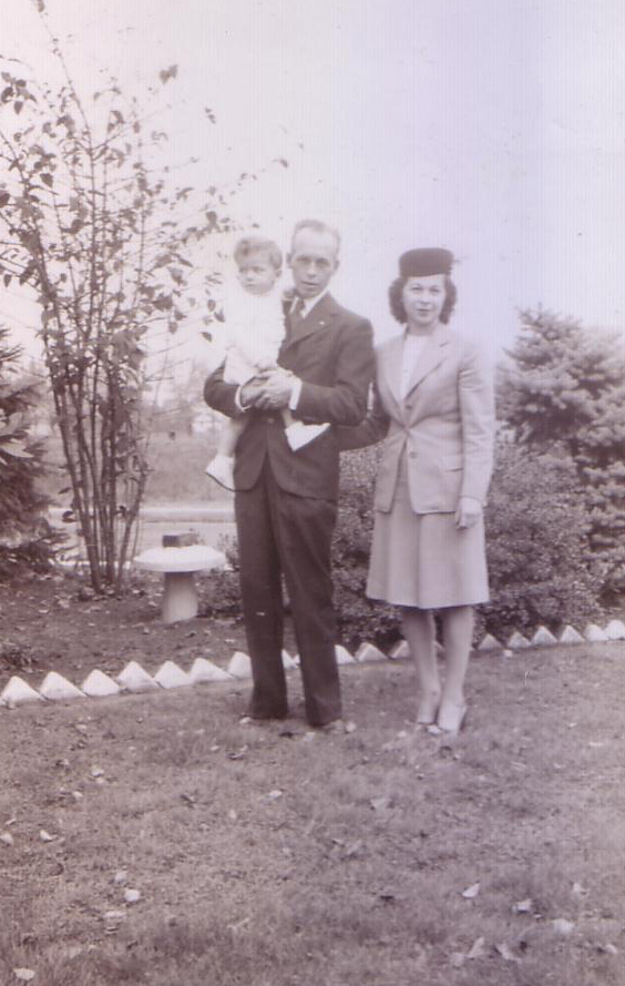 mom_dad_1946_baby.jpg